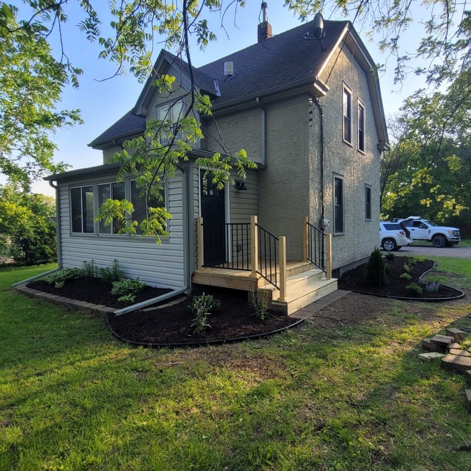 856 4th St Sw - Photo 2 of 18