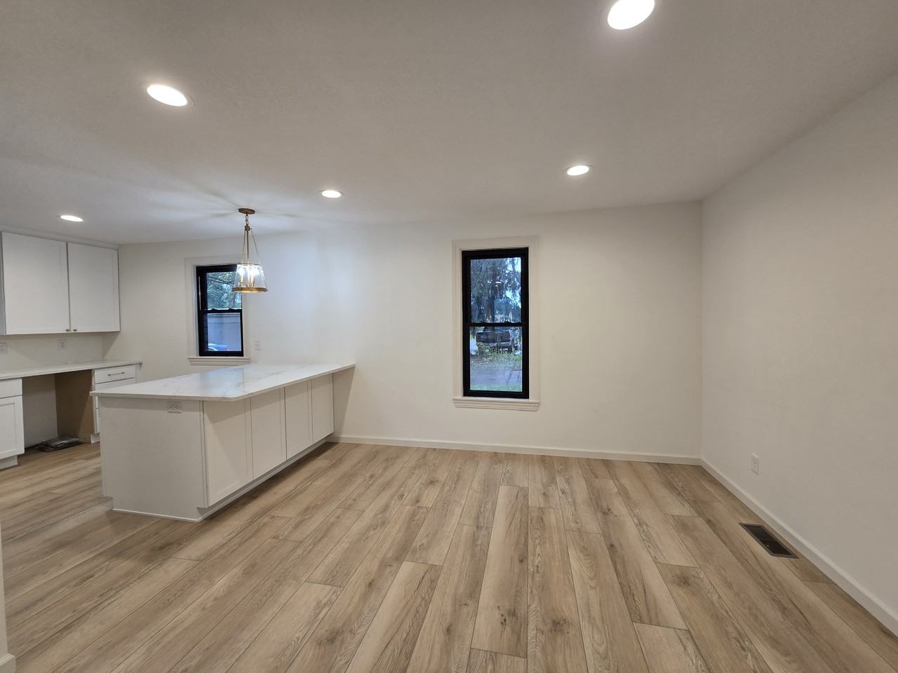 856 4th St Sw - Photo 3 of 18