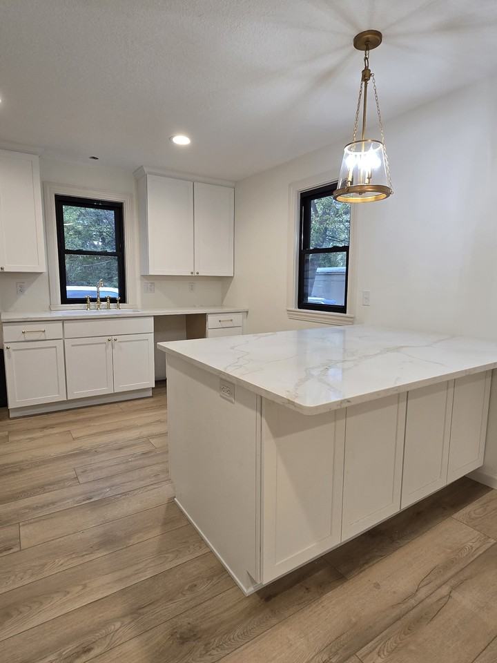 856 4th St Sw - Photo 4 of 18