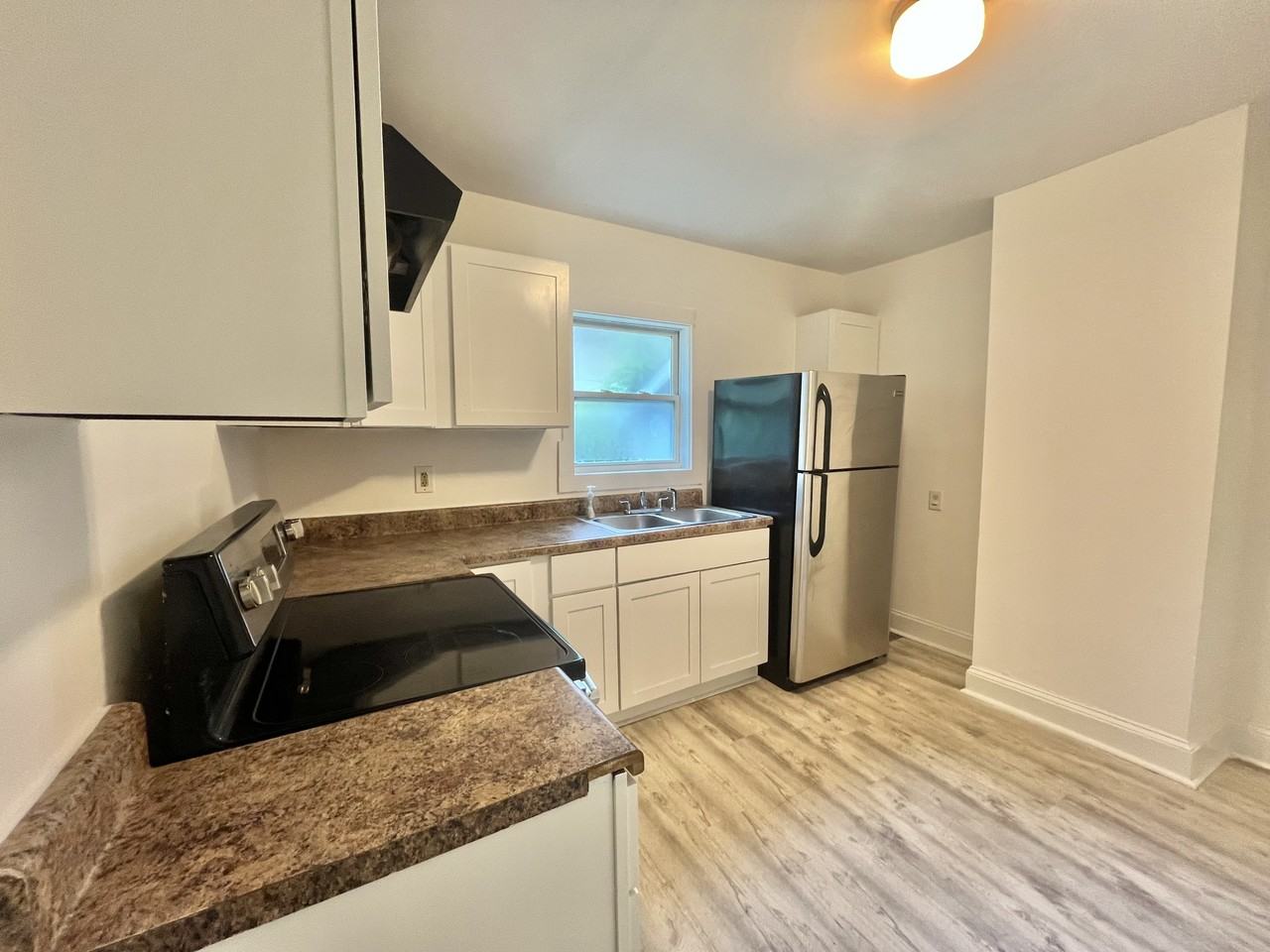 2015 Chicago Ave Nw - Photo 4 of 11