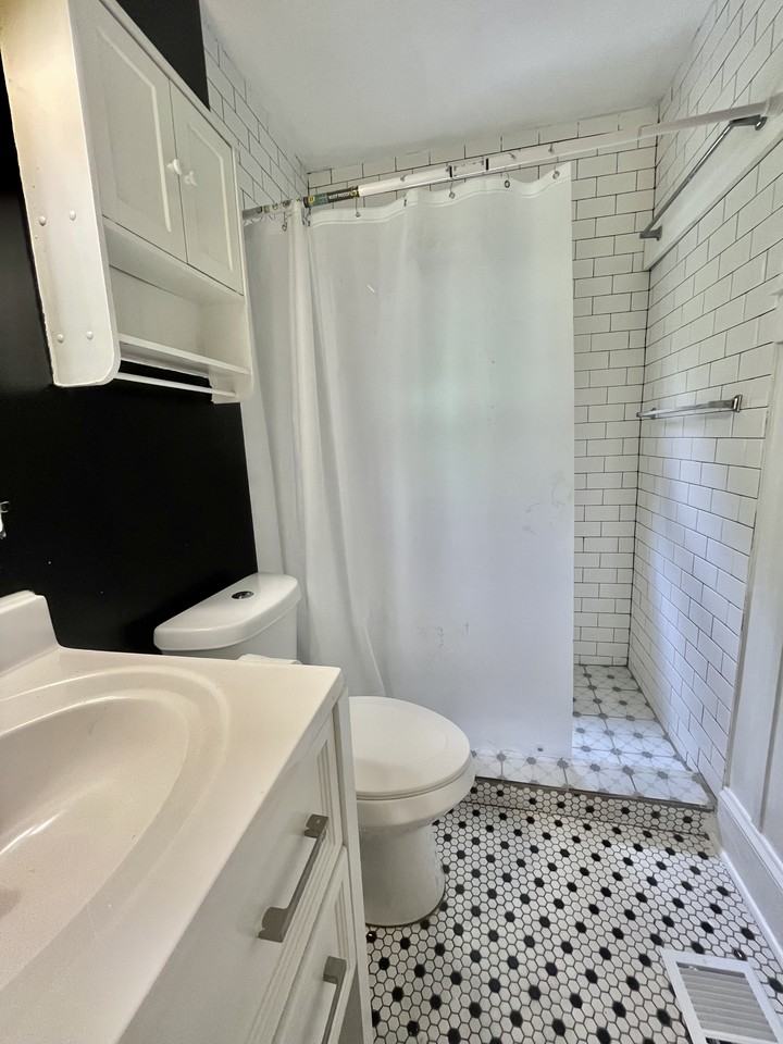 2015 Chicago Ave Nw - Photo 5 of 11
