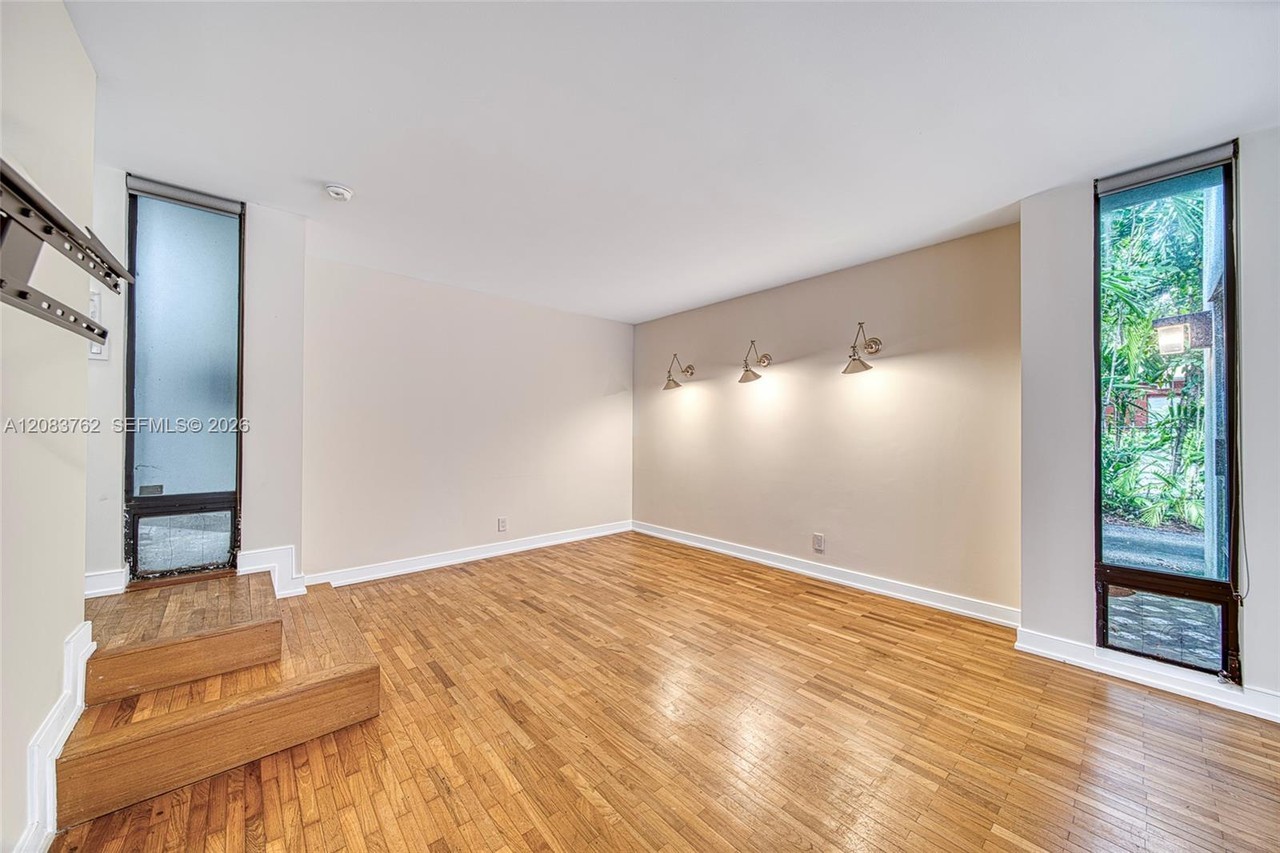 3028 Day Ave - Photo 5 of 29