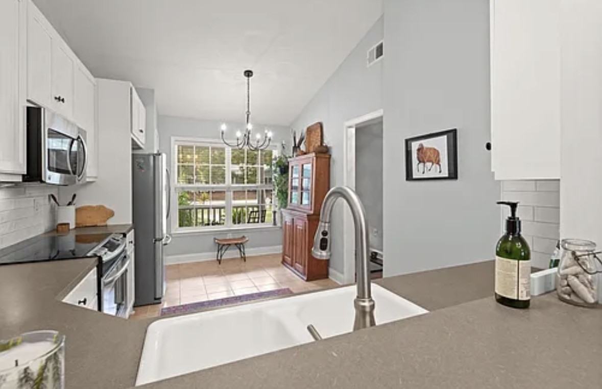 3259 Walter Dr - Photo 4 of 14