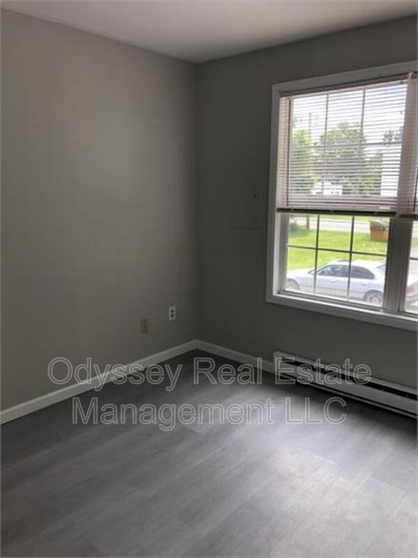 10 Main St - Photo 7 of 15