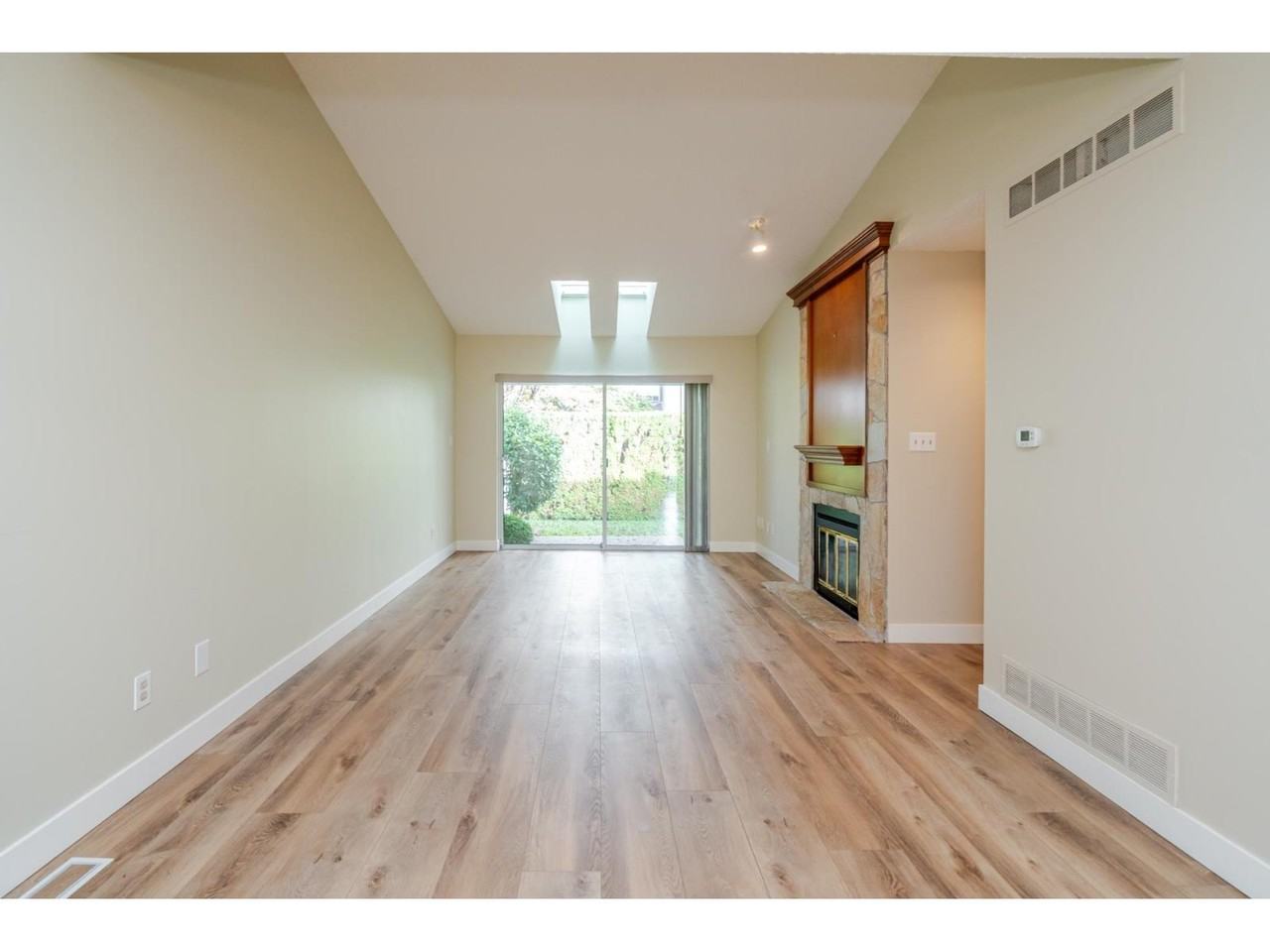 205 205 Street #15 - Photo 3 of 34