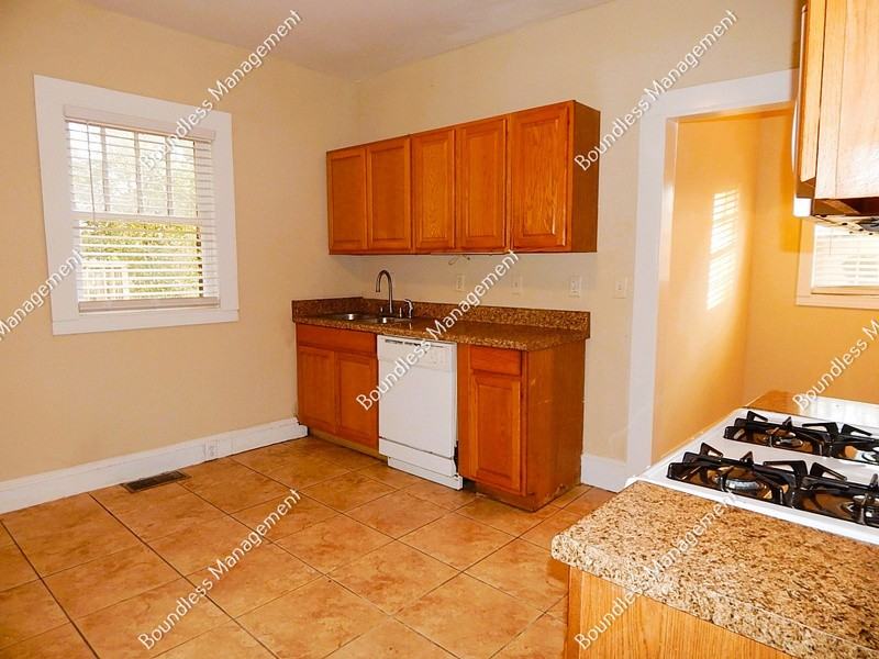 1776 Lyle Ave - Photo 5 of 12