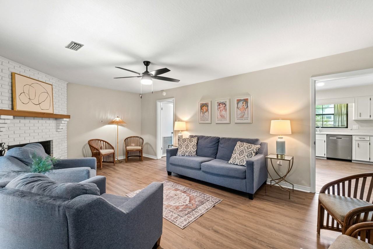 129 Brookwood Ln - Photo 2 of 17