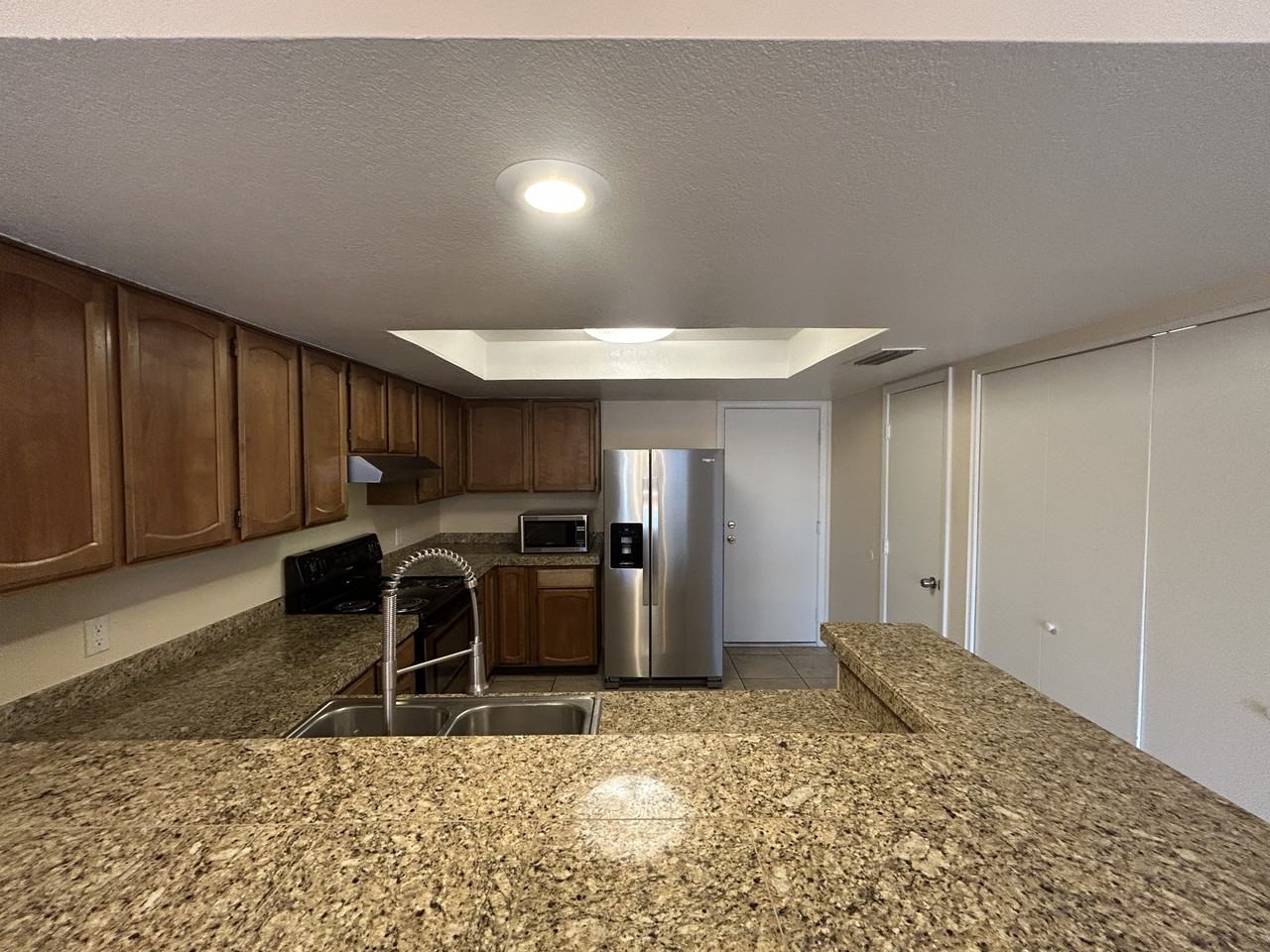 505 E Kerry Ln - Photo 6 of 47