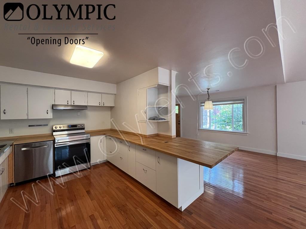 2043 Bethel St Ne - Photo 4 of 23