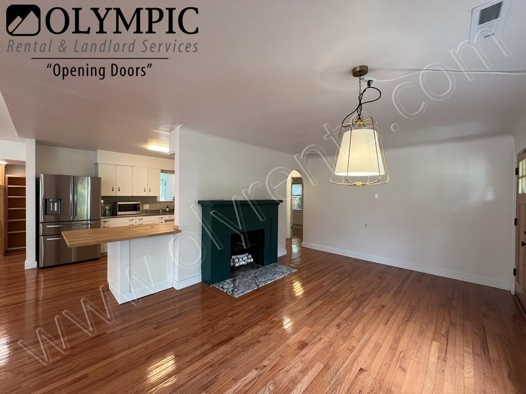 2043 Bethel St Ne - Photo 5 of 23