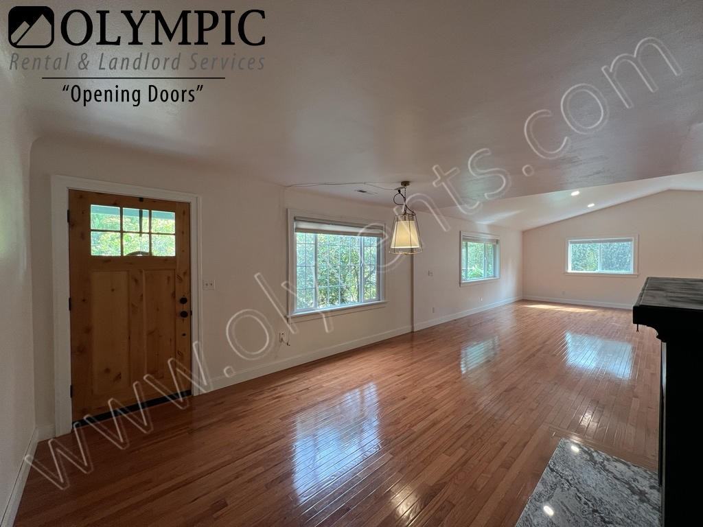 2043 Bethel St Ne - Photo 6 of 23