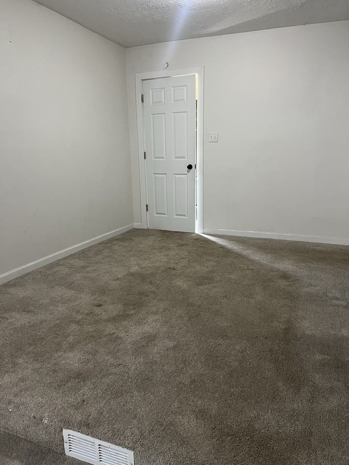3721 N Lasalle St #BACK - Photo 2 of 10