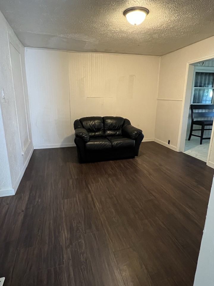 2221 Station St #2221 - Photo 3 of 12