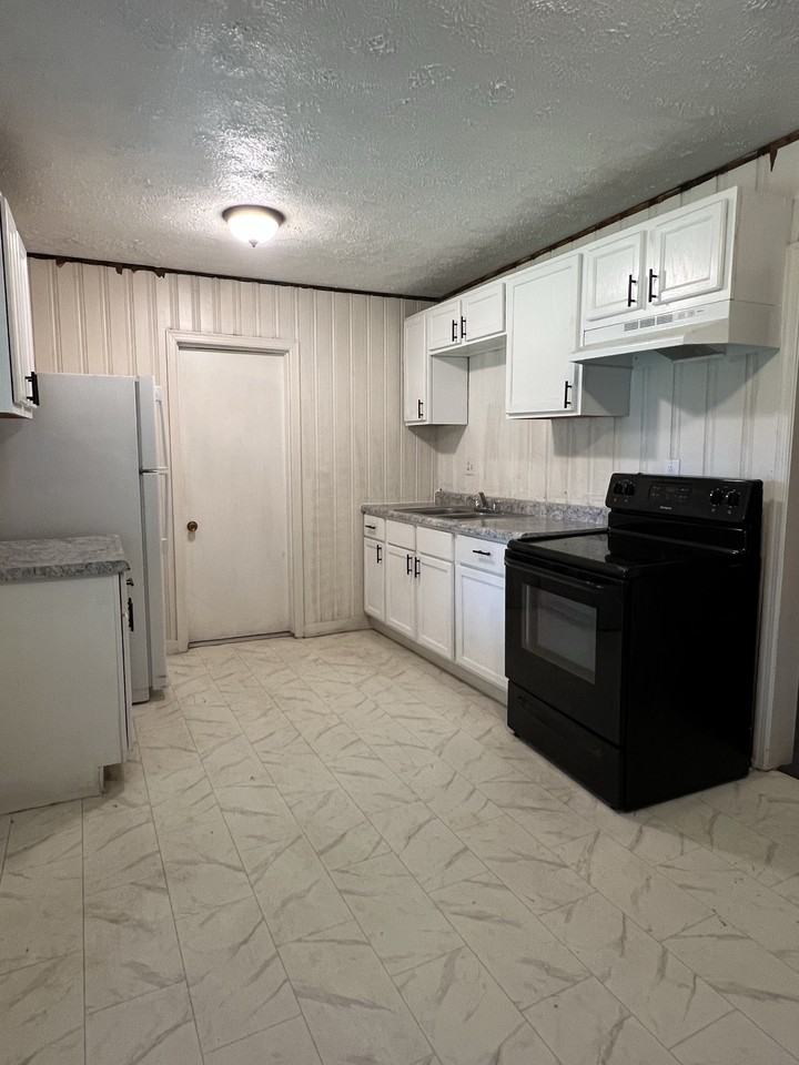 2221 Station St #2221 - Photo 4 of 12