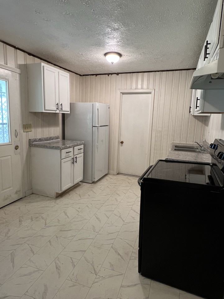 2221 Station St #2221 - Photo 5 of 12