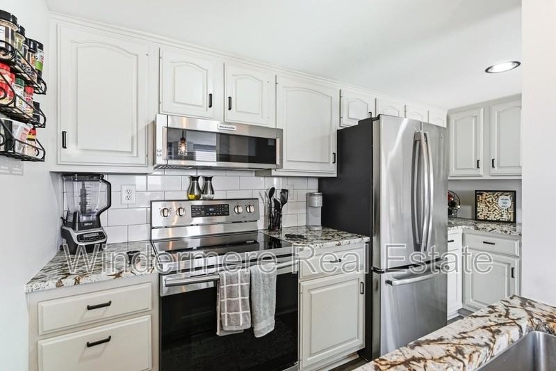 220 Broadway Ave S #220 - Photo 3 of 11