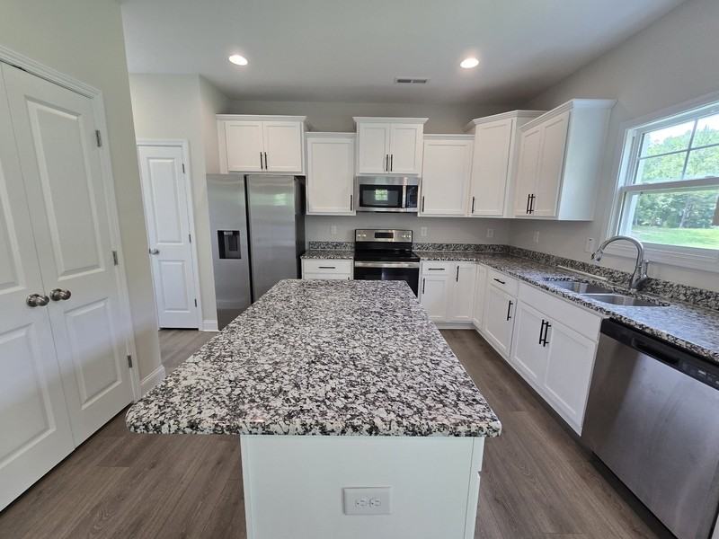 463 Jackson Pond Dr - Photo 2 of 50