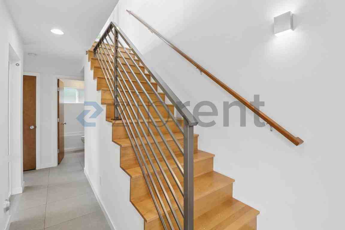 205 16th Ave #A - Photo 5 of 24