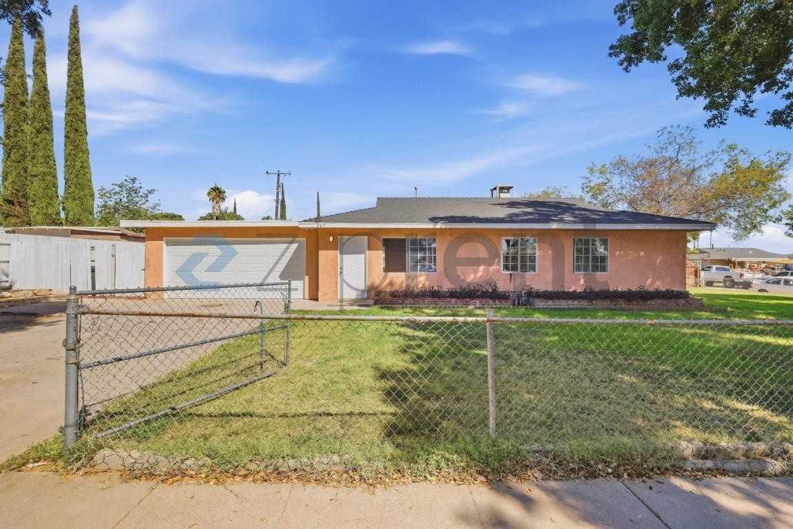 267 N Macy St - Photo 2 of 19