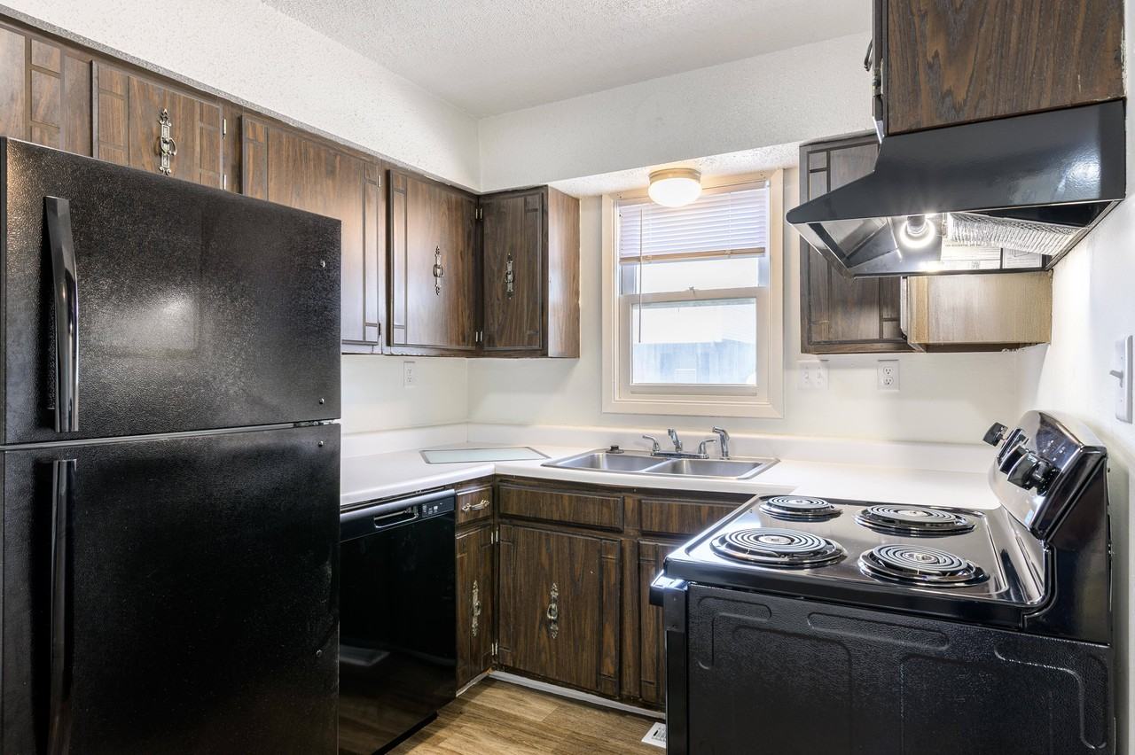 Spring Creek Townhomes - Photo 4 of 43