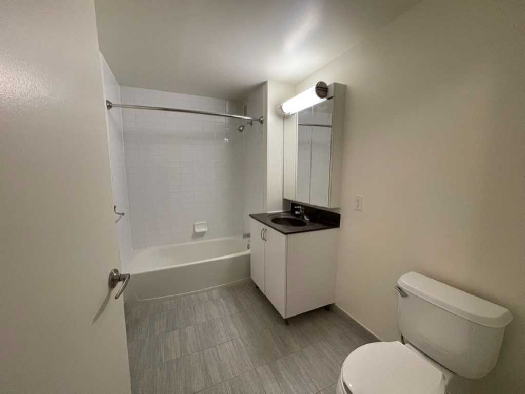 176 Johnson St #PH15 - Photo 4 of 9