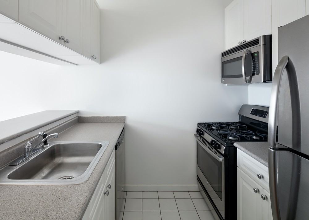 West St #26L - Photo 3 of 4