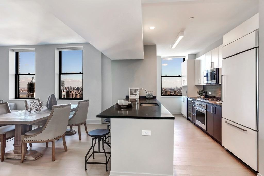 Pine St #5107 - Photo 2 of 7