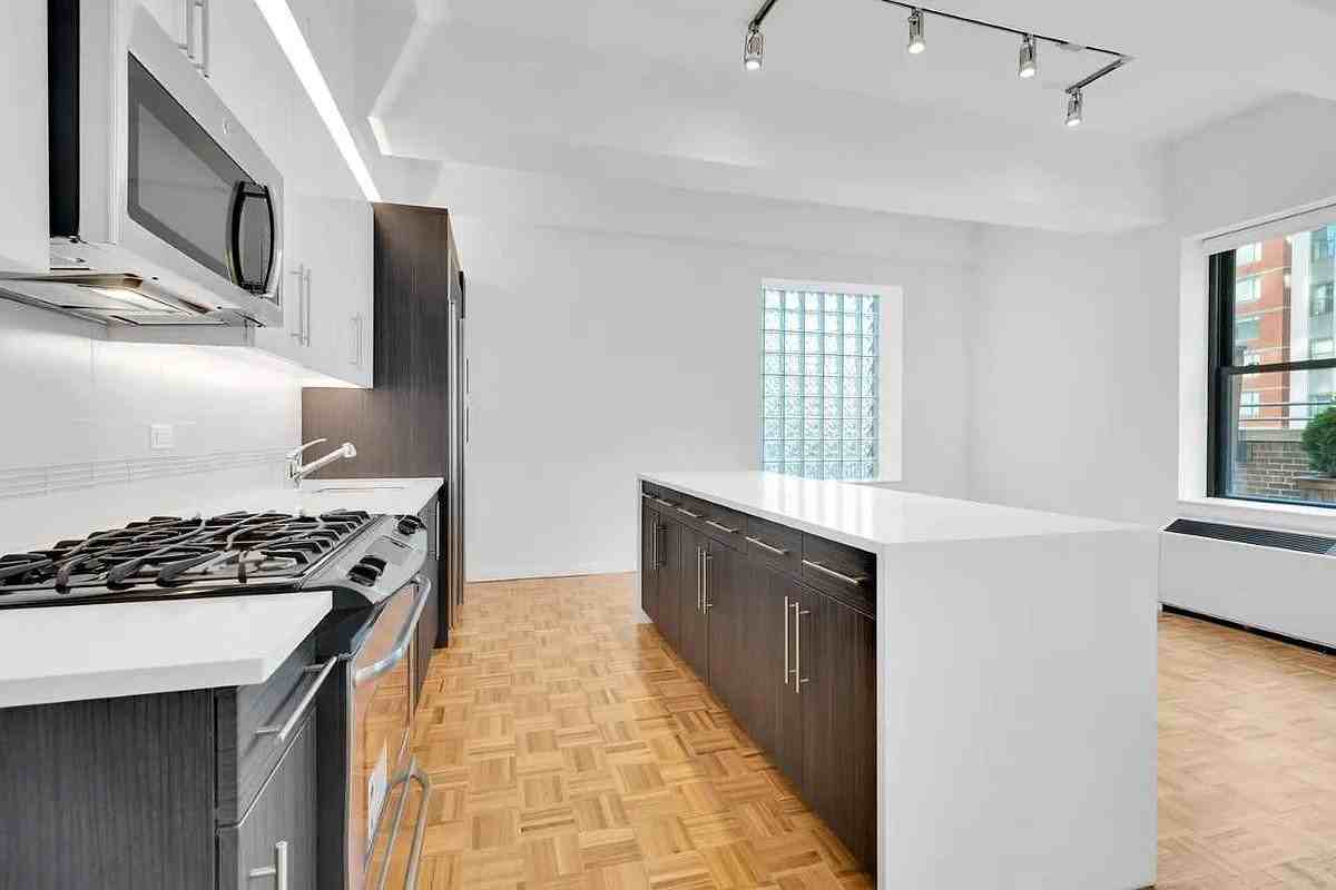John St #405 - Photo 4 of 6