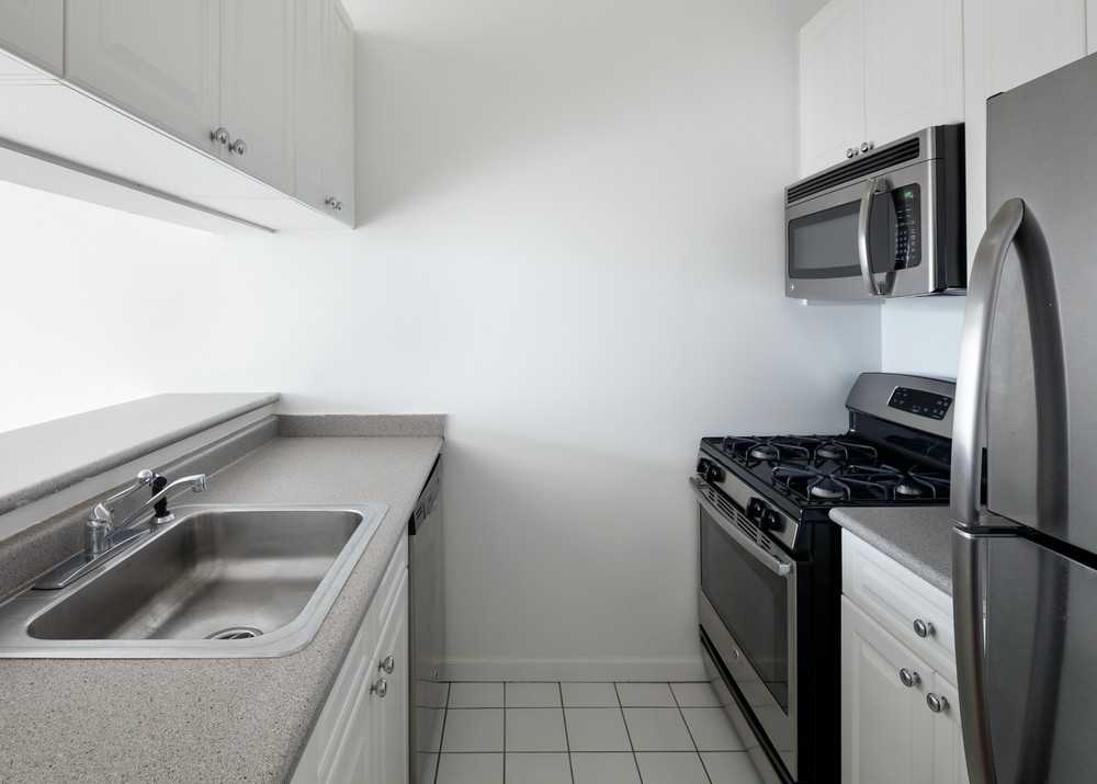West St #6L - Photo 2 of 6