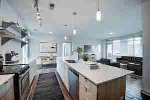 featured image of 747 N College Ave