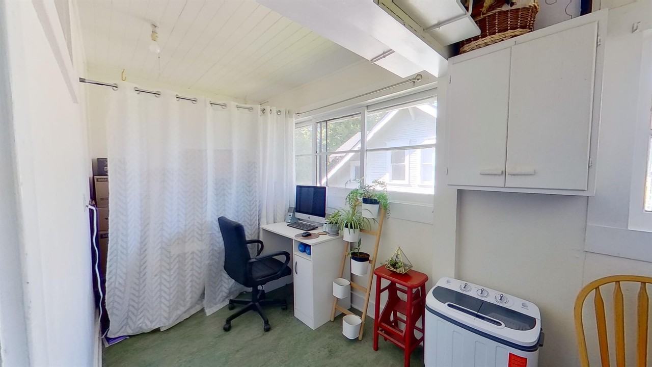 427 SW 5th St. - Photo 6 of 18