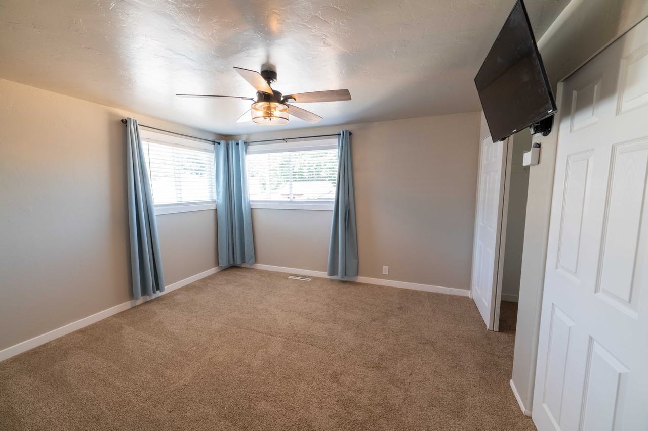 4940 S Marianna Dr - Photo 6 of 23