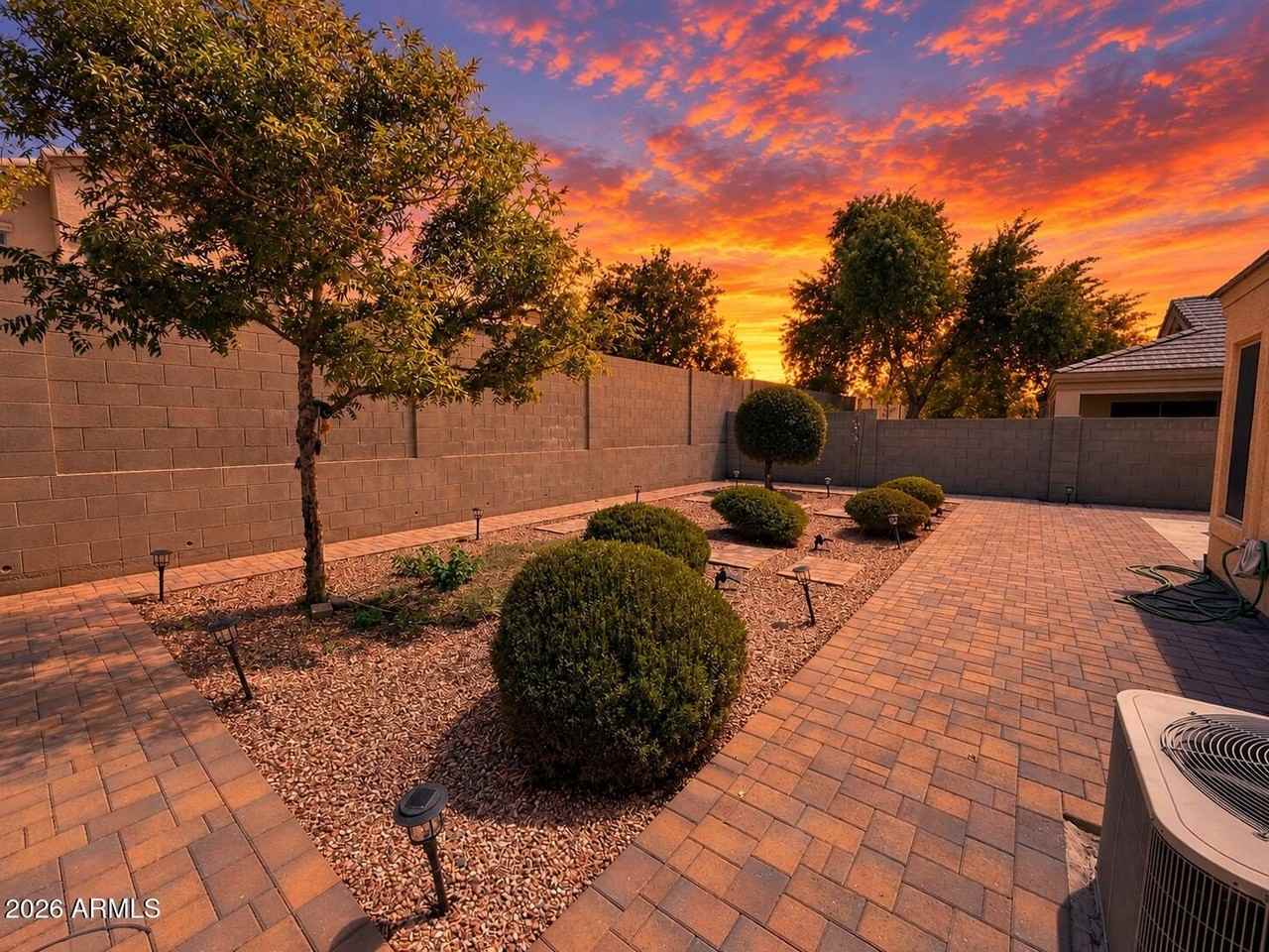 9850 W Deanna Dr - Photo 2 of 18