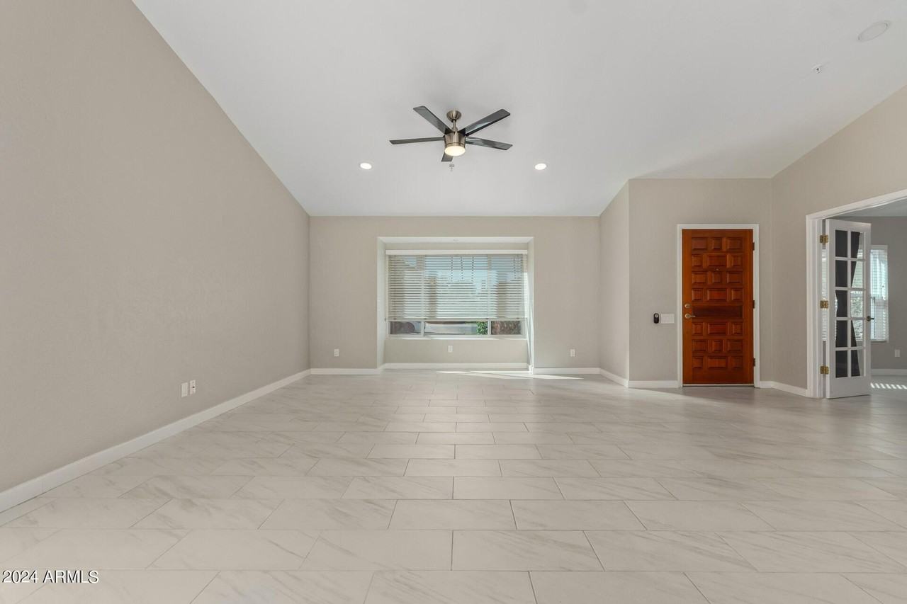 9138 E Davenport Dr - Photo 6 of 36