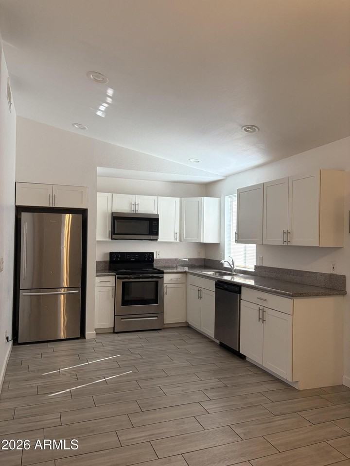3643 W Garfield St #B - Photo 3 of 11