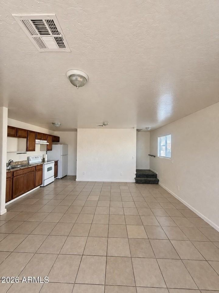 1212 S 11th Ave - Photo 2 of 15