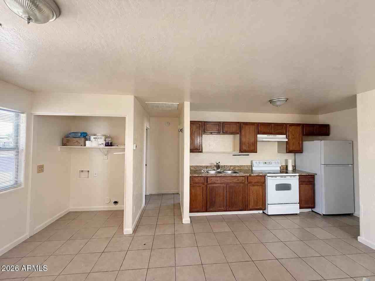 1212 S 11th Ave - Photo 3 of 15
