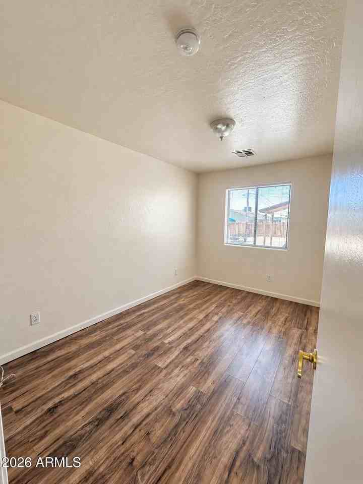 1212 S 11th Ave - Photo 7 of 15