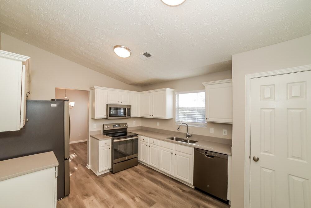 2851 Cedar Trace Dr - Photo 5 of 15