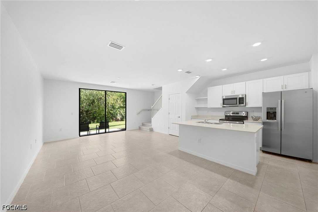 14191 Oviedo Pl - Photo 3 of 23