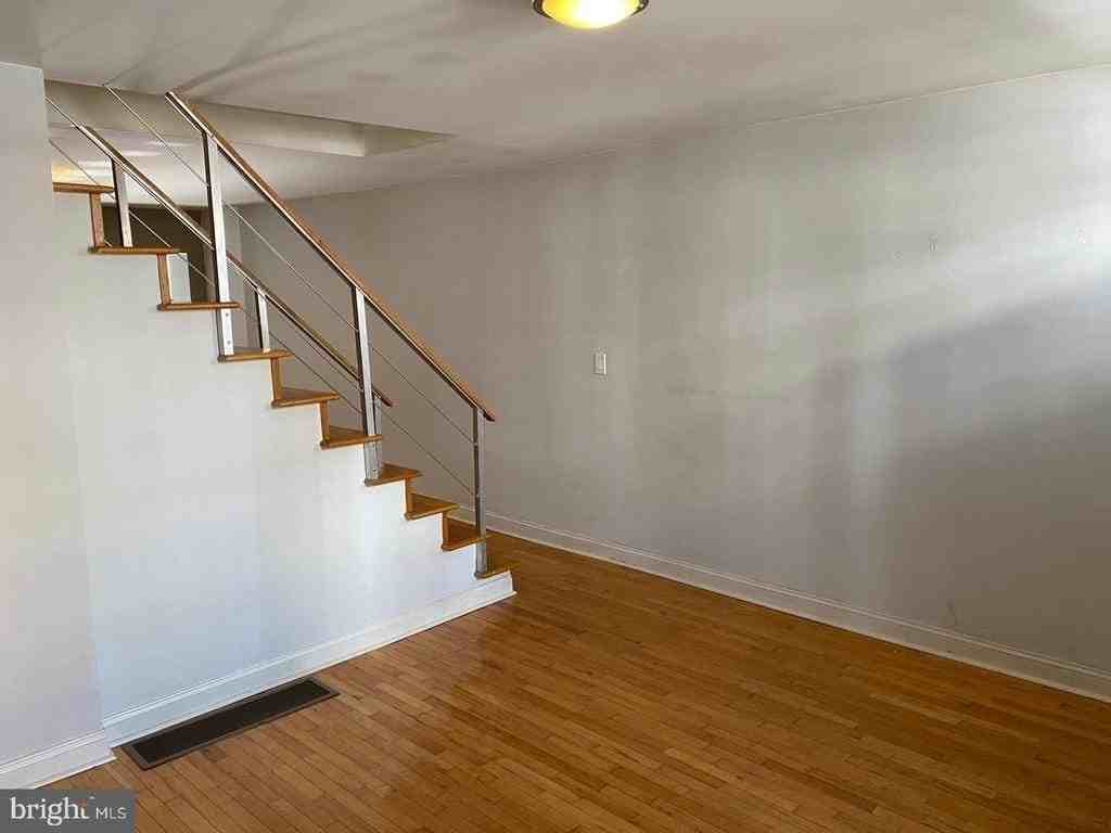 111 Hermit St - Photo 5 of 27