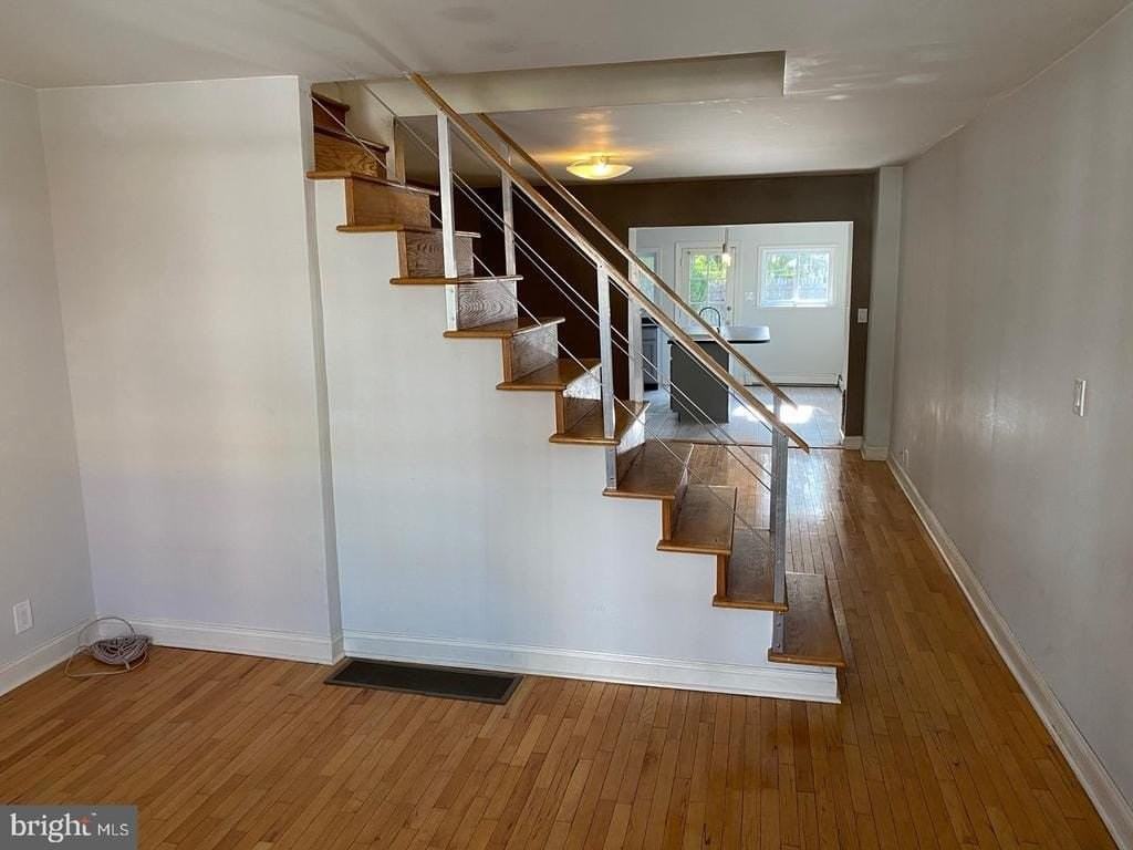 111 Hermit St - Photo 6 of 27