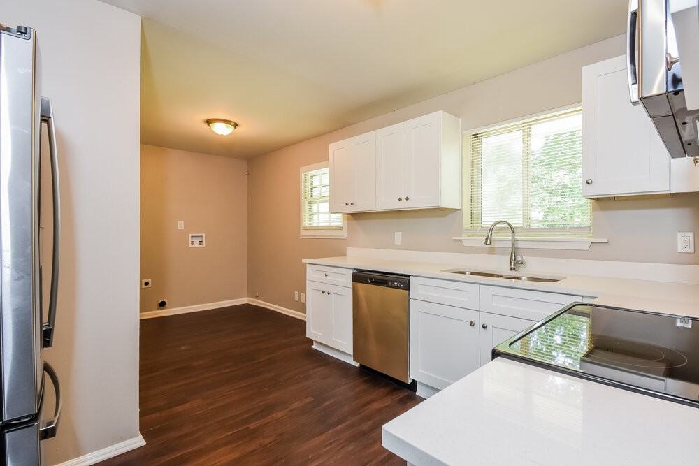 4212 Plumtree Way - Photo 6 of 16