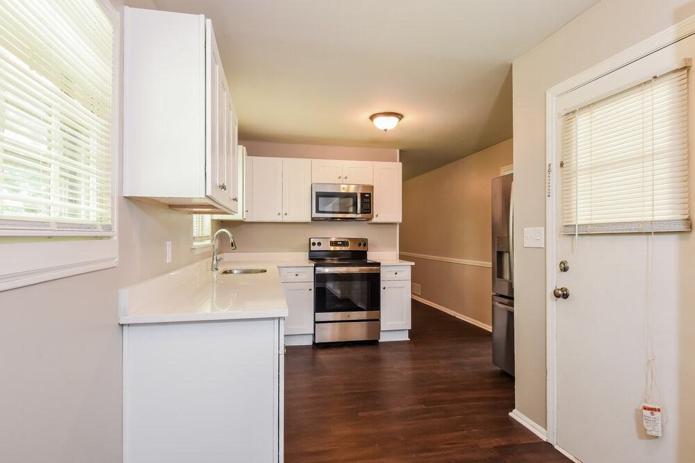 4212 Plumtree Way - Photo 7 of 16