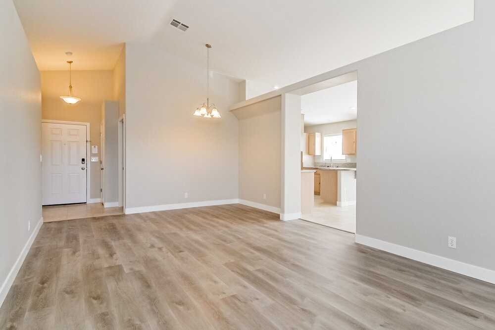 1758 Saint Thomas Dr - Photo 6 of 16