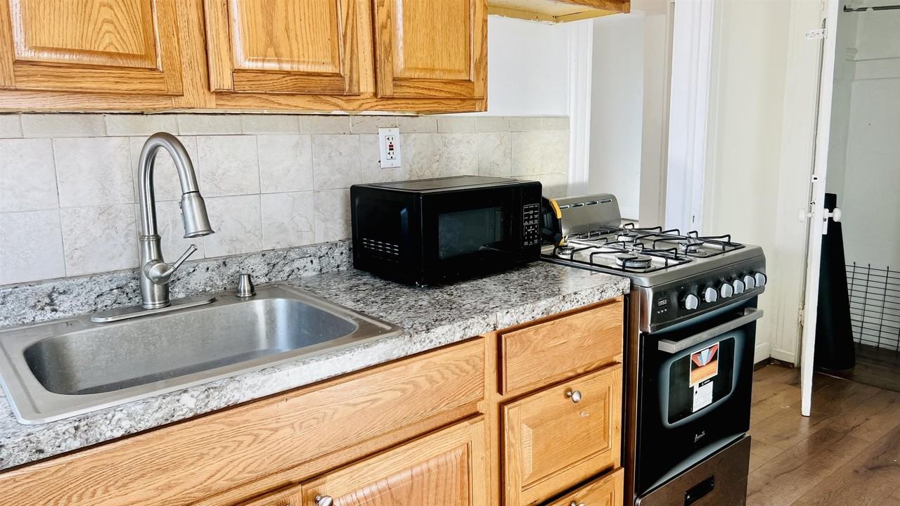 23 Williams Ave #2