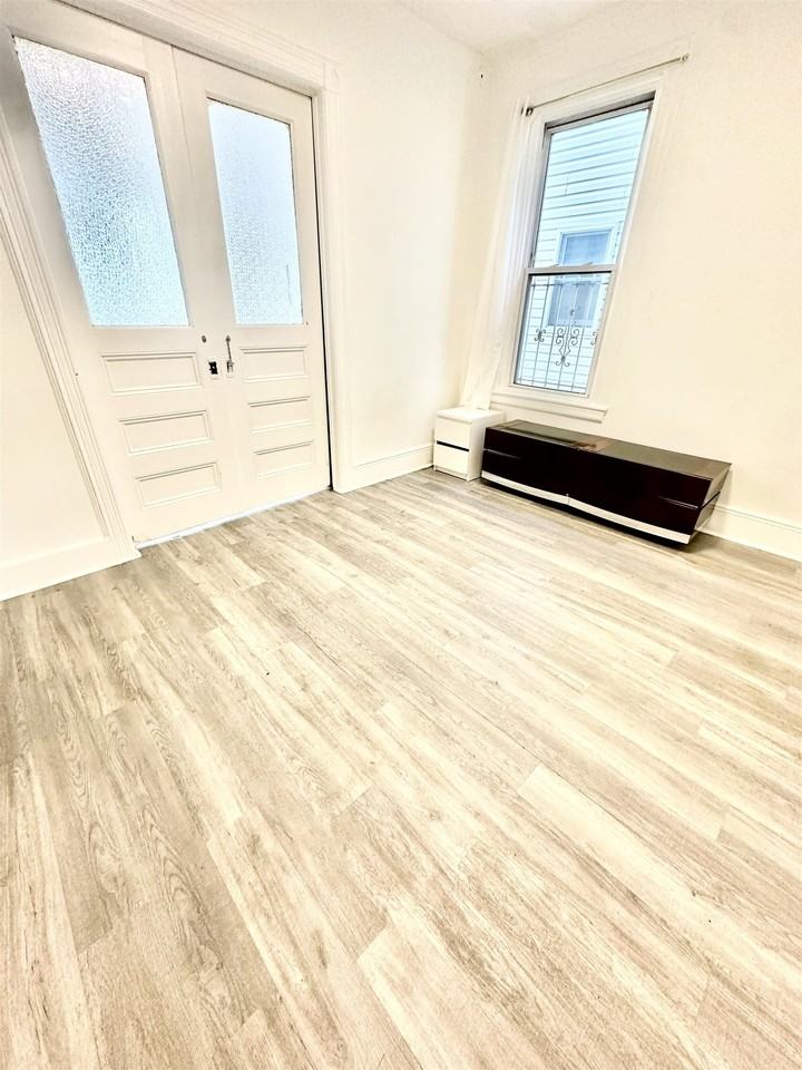 356 Liberty Ave #2 - Photo 5 of 23