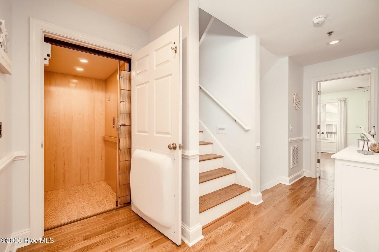 202 Dobbs St #C - Photo 7 of 34