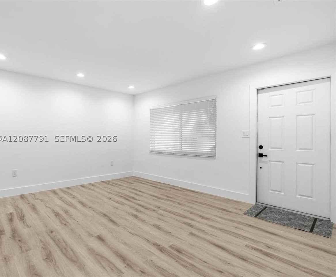 2852 Washington St - Photo 4 of 21