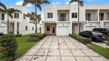 featured image of 10232 Nw 71st Ter #10232
